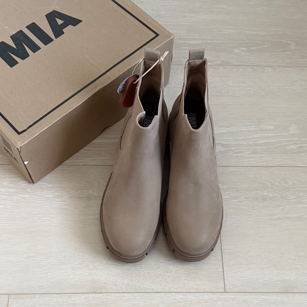 MIA Women's Ivy Taupe Ankle Boots